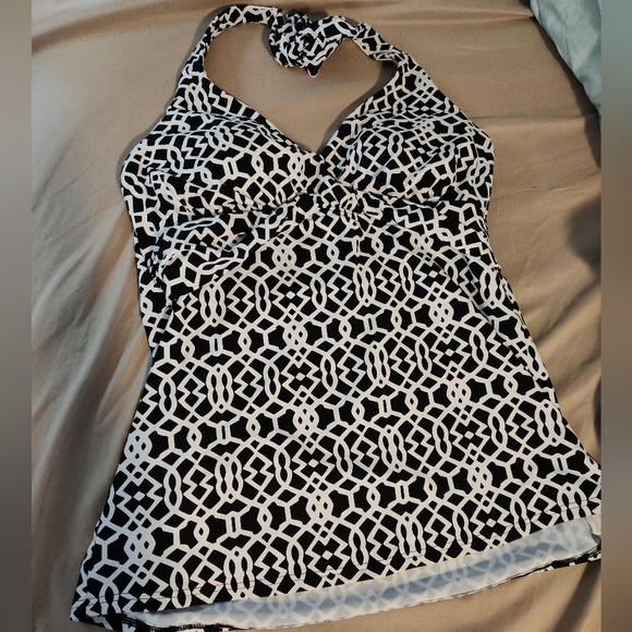 Land’s End Black & White Geometric Halter Tankini Swim Top Tummy Coverage sz10 - Picture 2 of 8